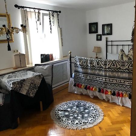 Murmeltier Hausen im Tal Bagian luar foto